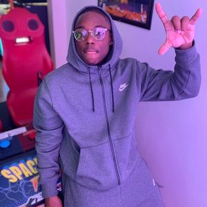 Meet your Posher, Jonathan